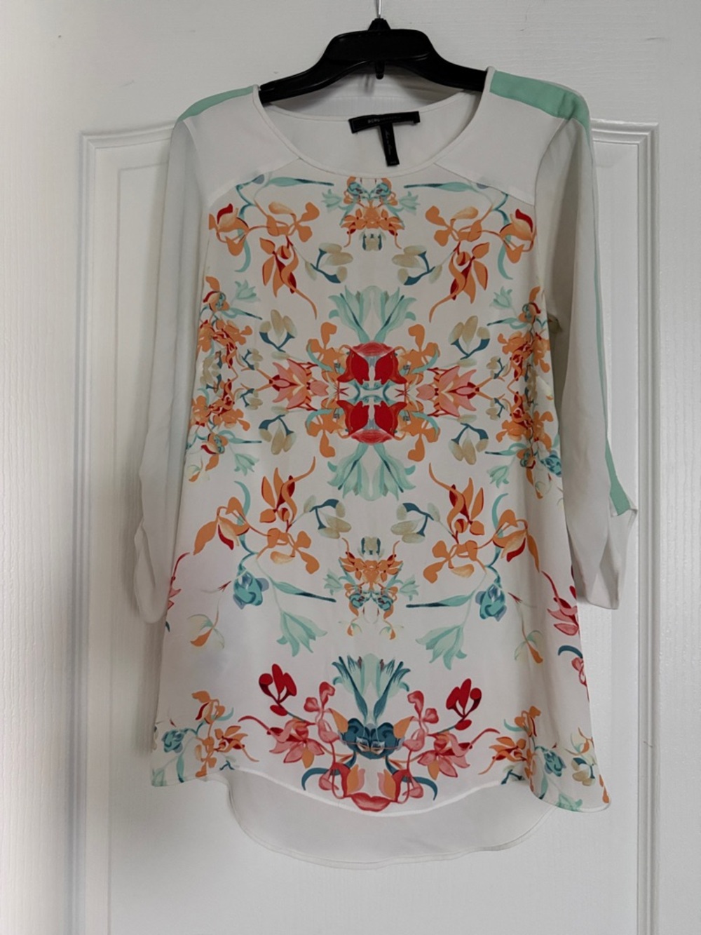 Women’s BCBGMaxAzria Cream Floral-Print Tunic with Mint Accents Sz Xxs.